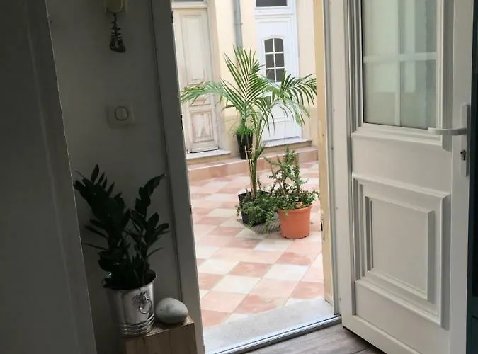 Apartment Garden Carras